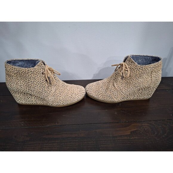 Toms Kala Desert Wedge Cheetah Suede Lace Up Bootie/Pre-owned, Sz. 7.5 EUC - Picture 4 of 10